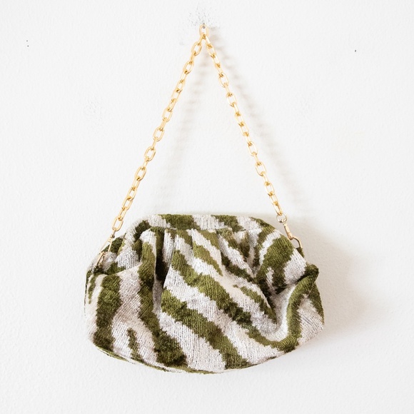 WOLF & WILLA Tiger Silk Pinup Bag - Picture 1 of 6